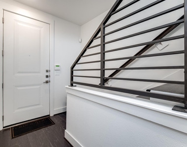 4819 Caroline Street - Photo Thumbnail 4