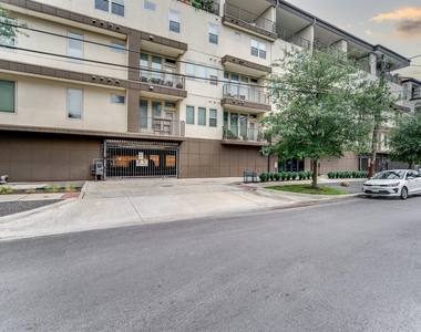 4819 Caroline Street - Photo Thumbnail 39