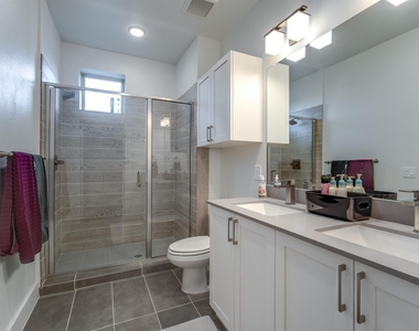 4819 Caroline Street - Photo Thumbnail 7