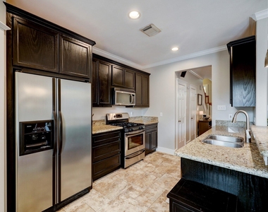 1025 W 15th 1/2 Street - Photo Thumbnail 5