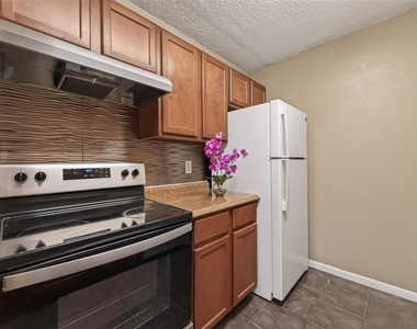 1500 Bay Area Boulevard - Photo Thumbnail 12