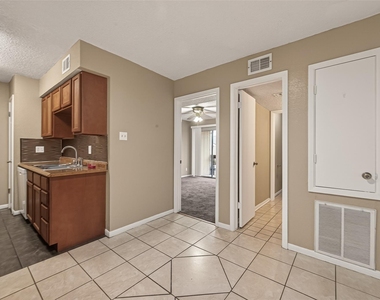 1500 Bay Area Boulevard - Photo Thumbnail 16