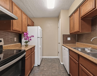 1500 Bay Area Boulevard - Photo Thumbnail 11