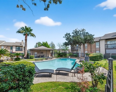 1500 Bay Area Boulevard - Photo Thumbnail 4