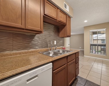 1500 Bay Area Boulevard - Photo Thumbnail 15