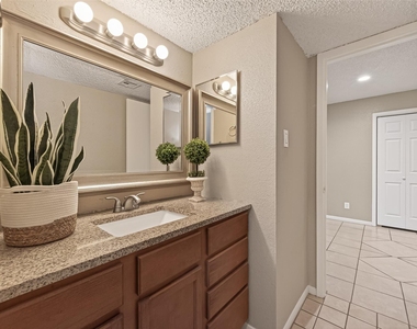 1500 Bay Area Boulevard - Photo Thumbnail 17