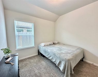 5340 Camerford Court - Photo Thumbnail 16