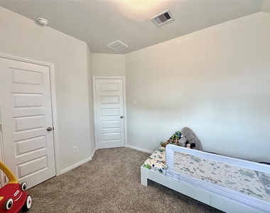 5340 Camerford Court - Photo Thumbnail 20