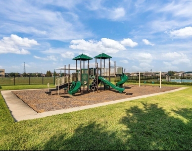 5340 Camerford Court - Photo Thumbnail 33