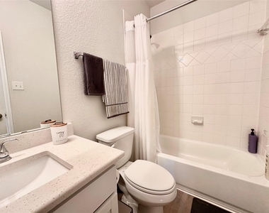 5340 Camerford Court - Photo Thumbnail 17