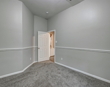 18207 Red Eagle Court - Photo Thumbnail 35
