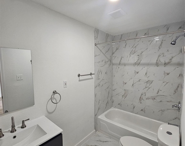 3009 Lincoln Street - Photo Thumbnail 4