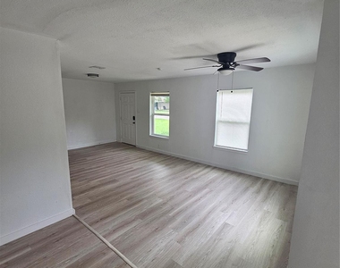 3009 Lincoln Street - Photo Thumbnail 1