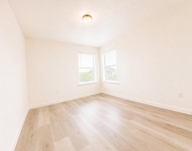 7219 Brookville Lane - Photo Thumbnail 23