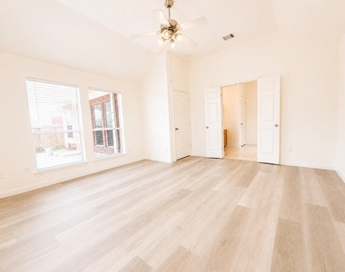 7219 Brookville Lane - Photo Thumbnail 10