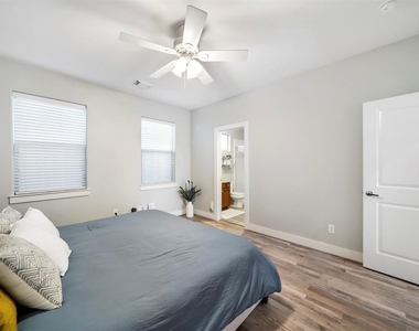 5535 Darling Street - Photo Thumbnail 4