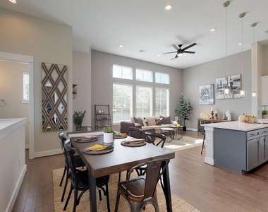 7704 Nasser Lane - Photo Thumbnail 14