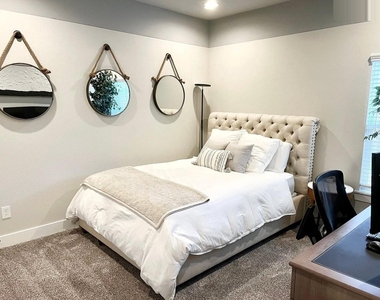 7704 Nasser Lane - Photo Thumbnail 3