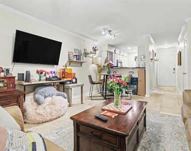 501 W 26th Street - Photo Thumbnail 4
