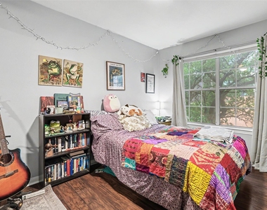 501 W 26th Street - Photo Thumbnail 6
