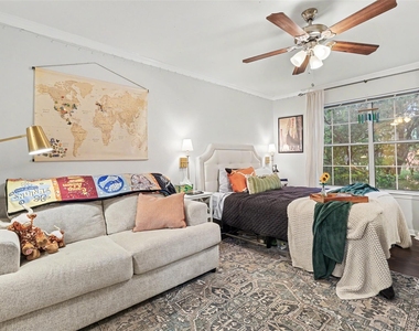 501 W 26th Street - Photo Thumbnail 9
