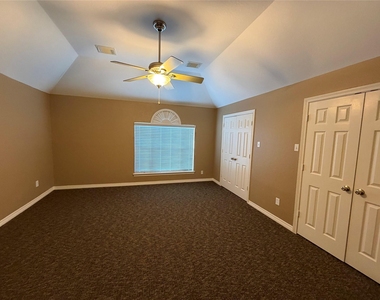 9110 Prairie Trails Drive - Photo Thumbnail 18