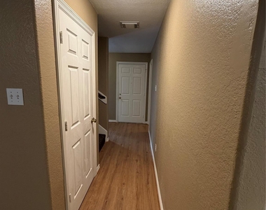 9110 Prairie Trails Drive - Photo Thumbnail 26