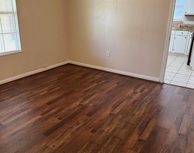 5702 Pine Avenue - Photo Thumbnail 10