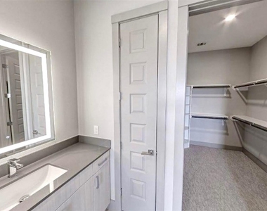 401 W 25th Street - Photo Thumbnail 13