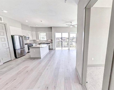 401 W 25th Street - Photo Thumbnail 5