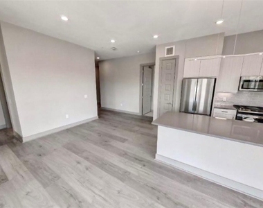 401 W 25th Street - Photo Thumbnail 16
