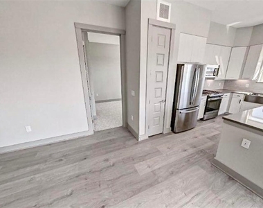 401 W 25th Street - Photo Thumbnail 1