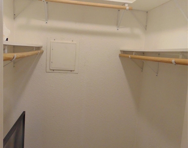 3220 69th Street - Photo Thumbnail 16