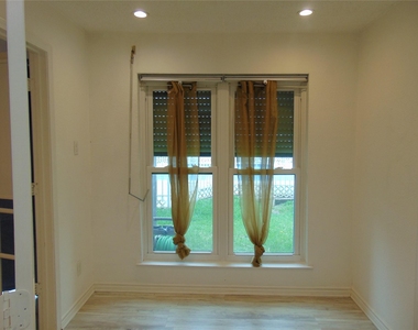 3220 69th Street - Photo Thumbnail 10
