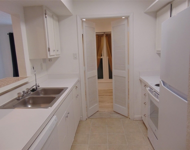 3220 69th Street - Photo Thumbnail 6