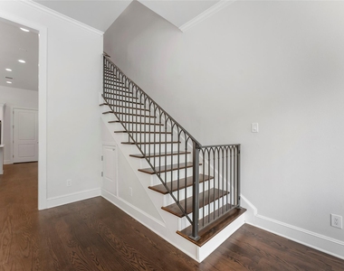 247 Green Boulevard - Photo Thumbnail 20