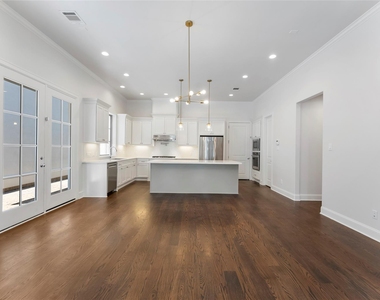 247 Green Boulevard - Photo Thumbnail 26
