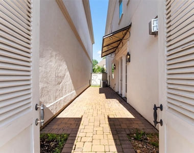 247 Green Boulevard - Photo Thumbnail 15