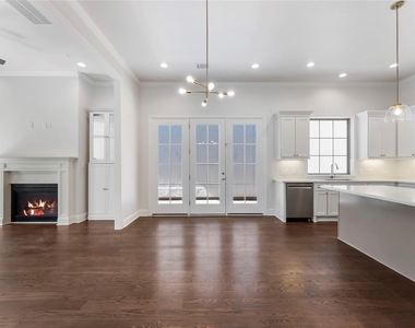 247 Green Boulevard - Photo Thumbnail 24