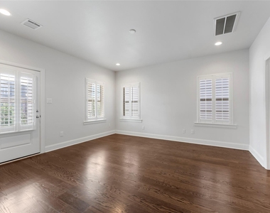 247 Green Boulevard - Photo Thumbnail 7
