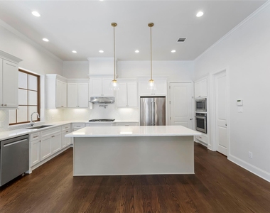 247 Green Boulevard - Photo Thumbnail 27