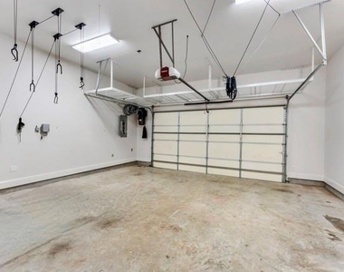 247 Green Boulevard - Photo Thumbnail 44