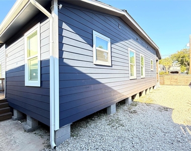 2115 Fulton Street - Photo Thumbnail 2