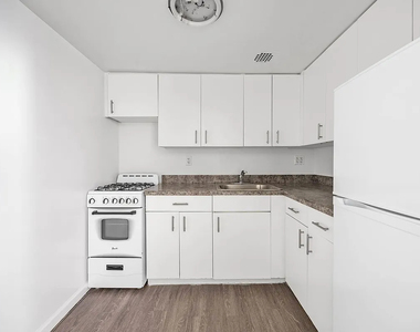 33 Gold Street - Photo Thumbnail 3