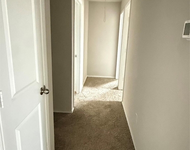 4406 Andorno Dr - Photo Thumbnail 20