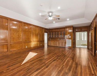 14819 Walbrook Drive - Photo Thumbnail 12