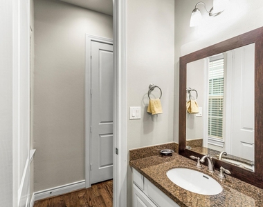 821 W 26th Street - Photo Thumbnail 28