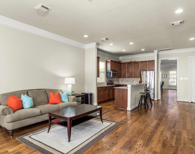 821 W 26th Street - Photo Thumbnail 7