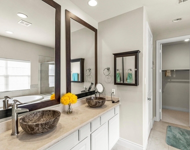 821 W 26th Street - Photo Thumbnail 18