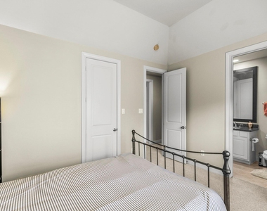 821 W 26th Street - Photo Thumbnail 27